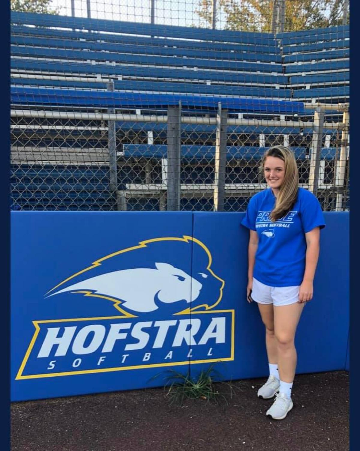 CONGRATS to 2021 Abby Meehan who committed to Hofstra University. 