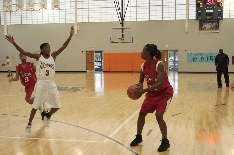 Nicole Cohen shoots the three!!