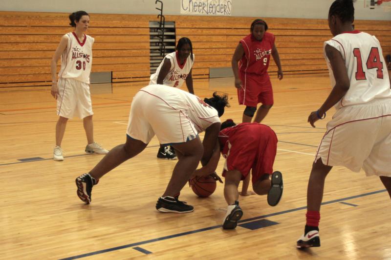 Maya Grady and Yak Ross scrambling for a loose ball